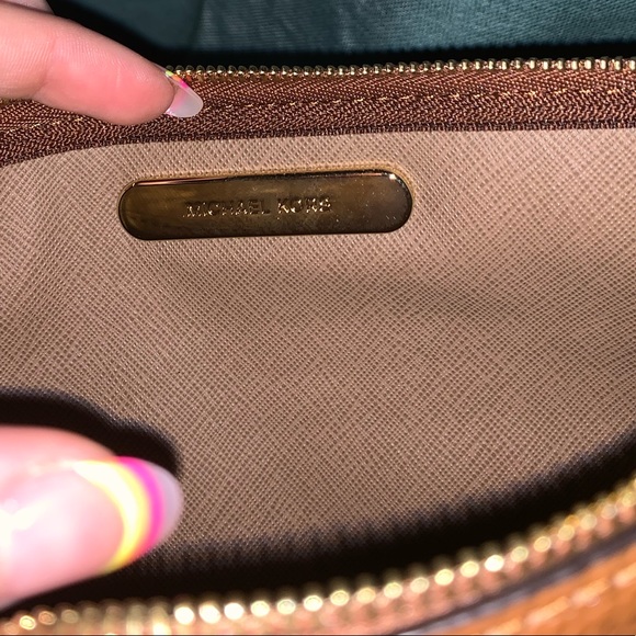 Michael Kors Jet Set Large Leather Zip Clutch - Picture 5 of 5